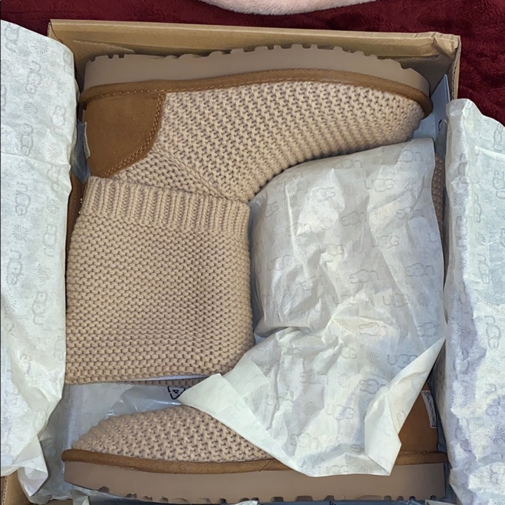 BRAND NEW UGG CARDY